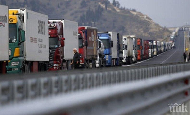 Интензивен трафик на границата с Турция и Румъния 