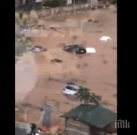 НОВ АД В АТИНА! Внезапна буря потопи столично предградие (ВИДЕО)