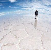 Сляп учител прекоси най-голямата солна пустиня