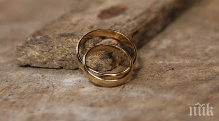 голяма радост дядо намери брачната халка загубена години