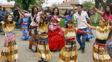 ромале мургавият мишо изкарва пари рецитира опълченците шипка кръчмарските маси снимка видео