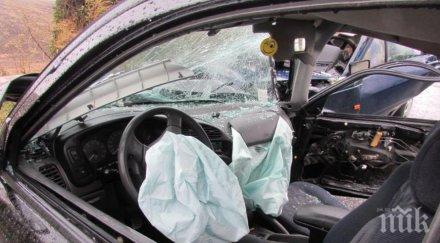 нова смърт пътя млада жена загина подбалканския път жесток удар дърво снимки