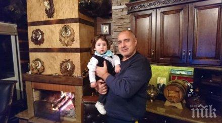 сензация пик ретро второто внуче премиера бойко борисов снимка