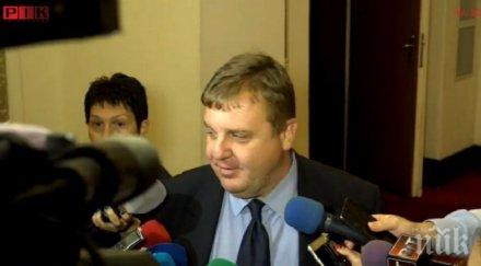 каракачанов наесен започва обществено обсъждане въвеждането доброволната казарма