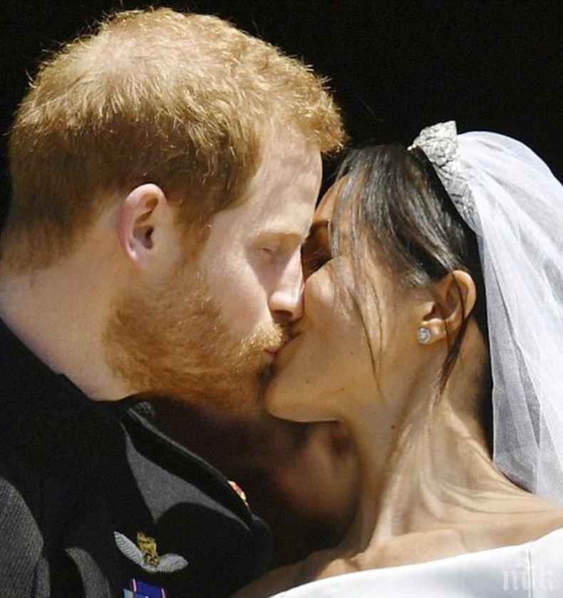 Меган и Хари с първа публична целувка след сватбата