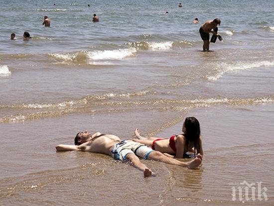 СВАЛКИ НА ПЛАЖА! Холандец заби отракана българка на Слънчака, заведе я в хотелската си стая и остана шокиран