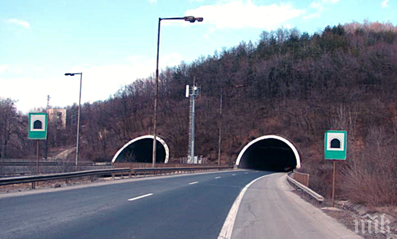 ОПАСНО! Рискът остава, шофьори алармират за тунели без осветление