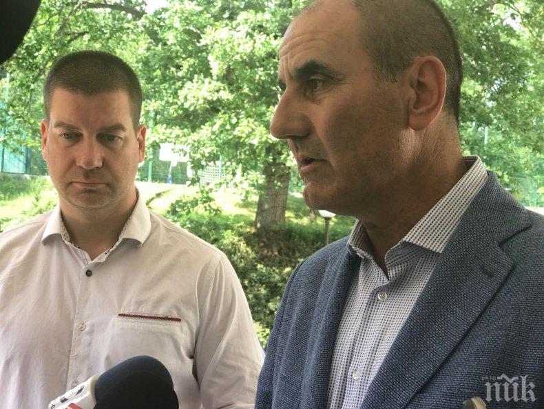 САМО В ПИК И РЕТРО! Цветанов заряза депутатския стол (ПАПАРАШКИ СНИМКИ)