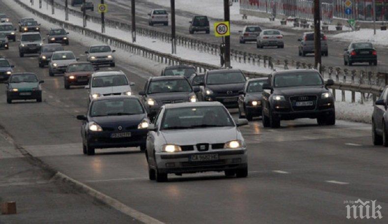 Масово! По пътищата на България се движат 20-годишни трошки