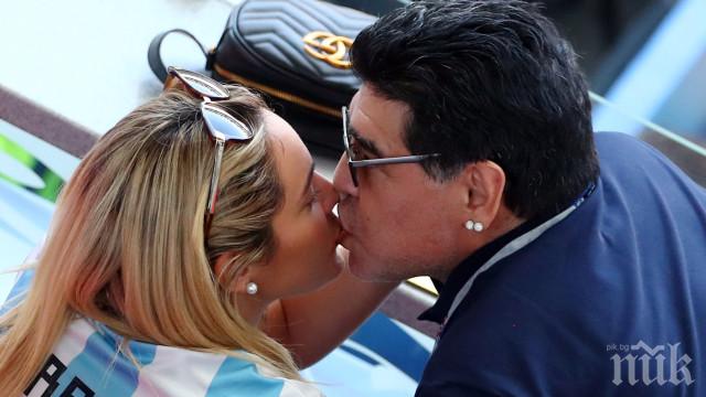 Марадона се сгоди за 28-годишна мацка