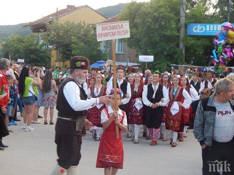 Фолклорни състави от 3 континента се събират в Дорково