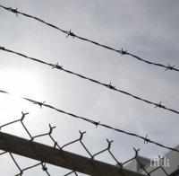 Съдът оставя в ареста надзиратели от Варненския затвор