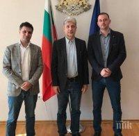 Патриотите от ВМРО и министър Нено Димов облагородяват Пловдив