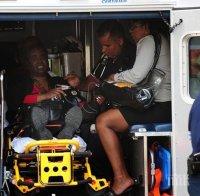 Четирима пострадали, след като джип се вряза в ресторант в Манхатън