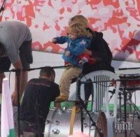 Елена Йончева качи сина си Тео на Бузлуджа (СНИМКИ)