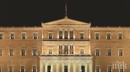 близо 500 души включиха бдение памет жертвите пожарите атина