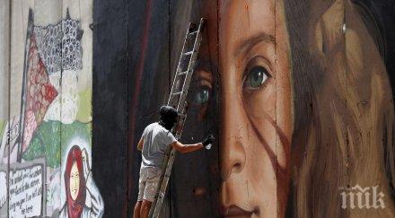 израел депортира двама италиански артисти заради графити разделителна стена западния бряг