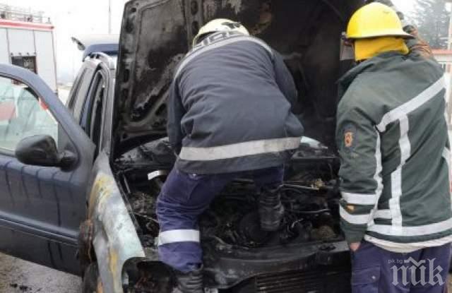 Мерцедес пламна като факла на пътя за Калофер