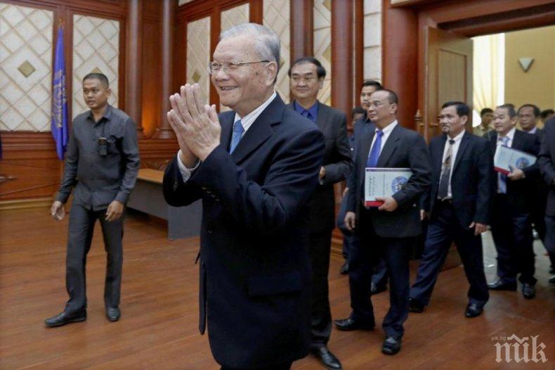 Управляващата партия в Камбоджа обяви победа на изборите
