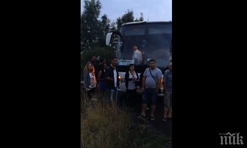 Автобус с българи аварира във Франция