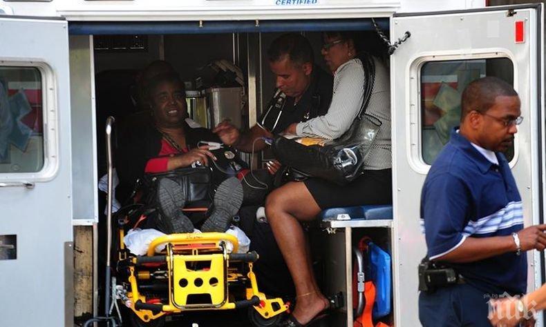 Четирима пострадали, след като джип се вряза в ресторант в Манхатън