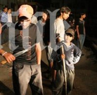 Кървав бой в ромска махала прати двама в ареста