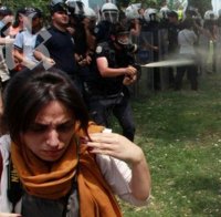 Истанбул - лекари приемат ранените в хотели, магазини раздават храна