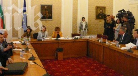 депутатите отцепници сформират парламентарни групи