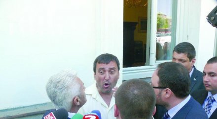 журналистът нападнат сидеров лекувал психо травми родопите