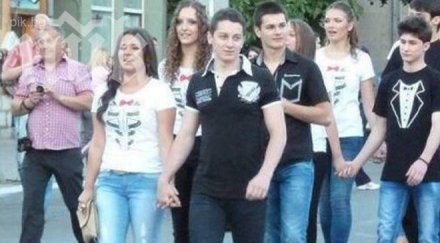 абитуриенти пирот дариха парите дрехи нуждаещите