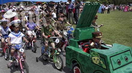 военен парад деня детето северна корея