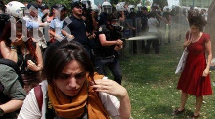 истанбул лекари приемат ранените хотели магазини раздават храна