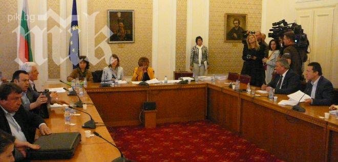 Депутатите – отцепници ще могат да сформират нови парламентарни групи