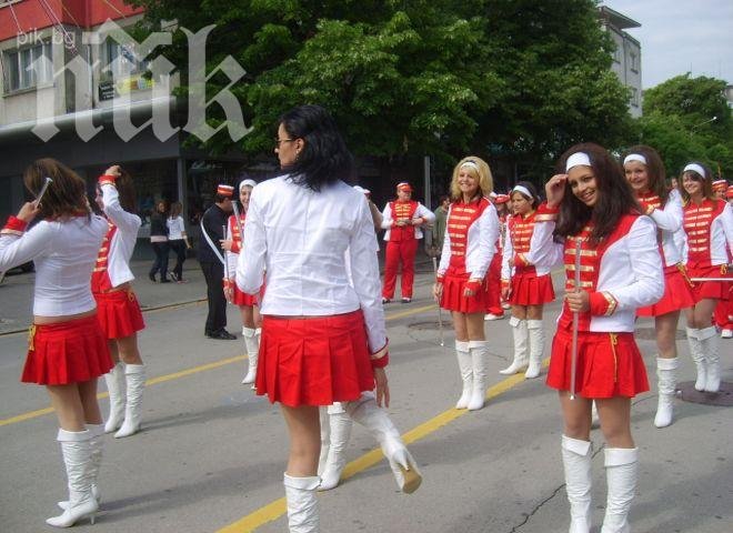 Мажоретки кълчат снаги в Разград утре