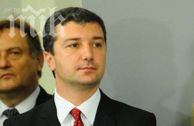 Драгомир Стойнев: Във ВМЗ ръкопляскаха на Бойко, а сега пак нямат заплати