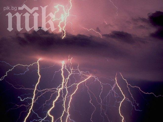 Мълния уби 13 души в Индия