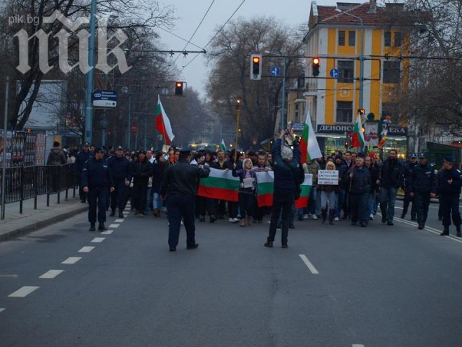 200 души на протест в Пловдив срещу новата власт