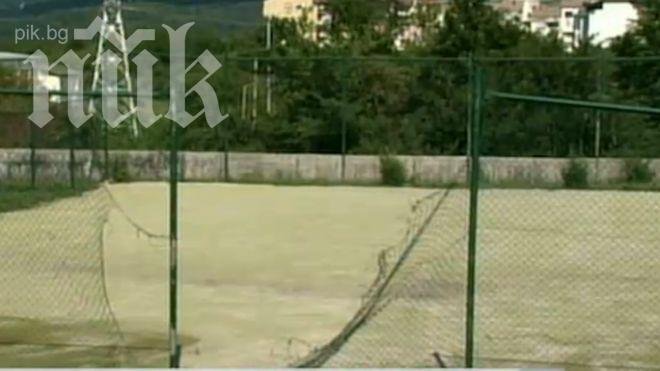 Родители ще търсят отговорност от ръководството на училището за нелепата загуба на сина си