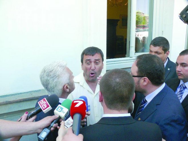 Журналистът, нападнат от Сидеров, лекувал психо травми в Родопите