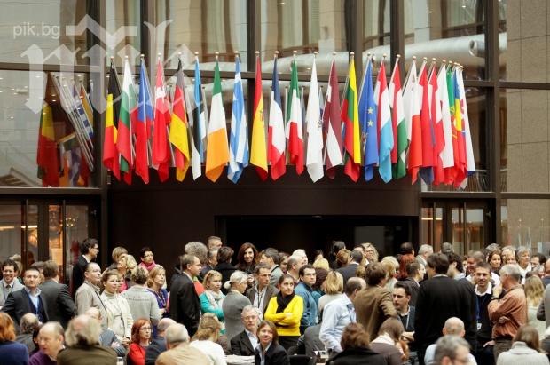 Хиляди на протест срещу мерките за икономии на ЕС, МВФ и ЕЦБ