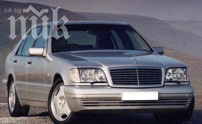 Разбиха стъкло на Мерцедес и свиха 2 бона