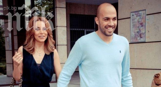 Бясната Алисия оплю Ники Михайлов в песен