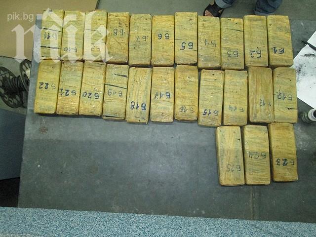 Полицаи хванаха огромна пратка хероин за над 2,3 млн. лева