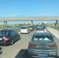 Огромна тапа в посока Бургас се образува на 