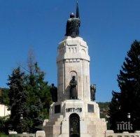 Тестваха нова технология за почистване на паметници във Велико Търново