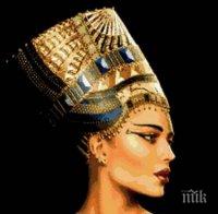 Маската на Клеопатра глади бръчките около очите