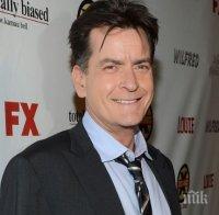 ЗАТЪНАЛ В БОРЧОВЕ! Чарли Шийн няма пари за децата си