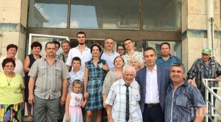 дядо никола век всеки ден хваща автобуса отива види приятели