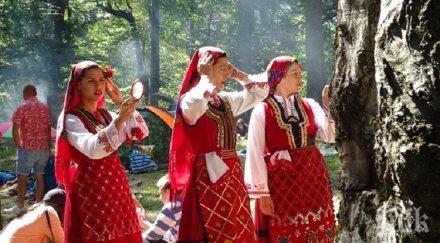 000 самодейци групи участват събора пирин пее