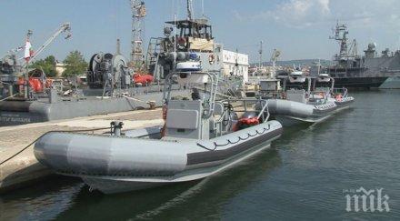 дарение милиони военноморските сили имат лодки протинотерористичен катер